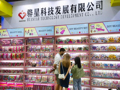 广交会上 不怕拍照 的玩具展现中国制造实力